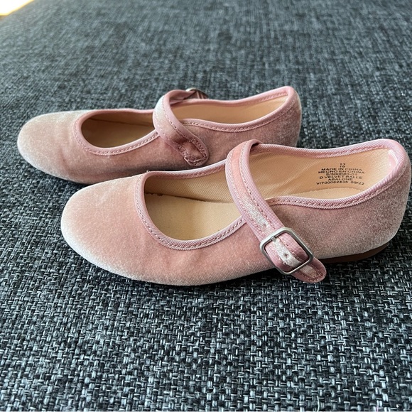 Old Navy Girl’s Pink Velvet Flats Size 13 - Picture 1 of 6